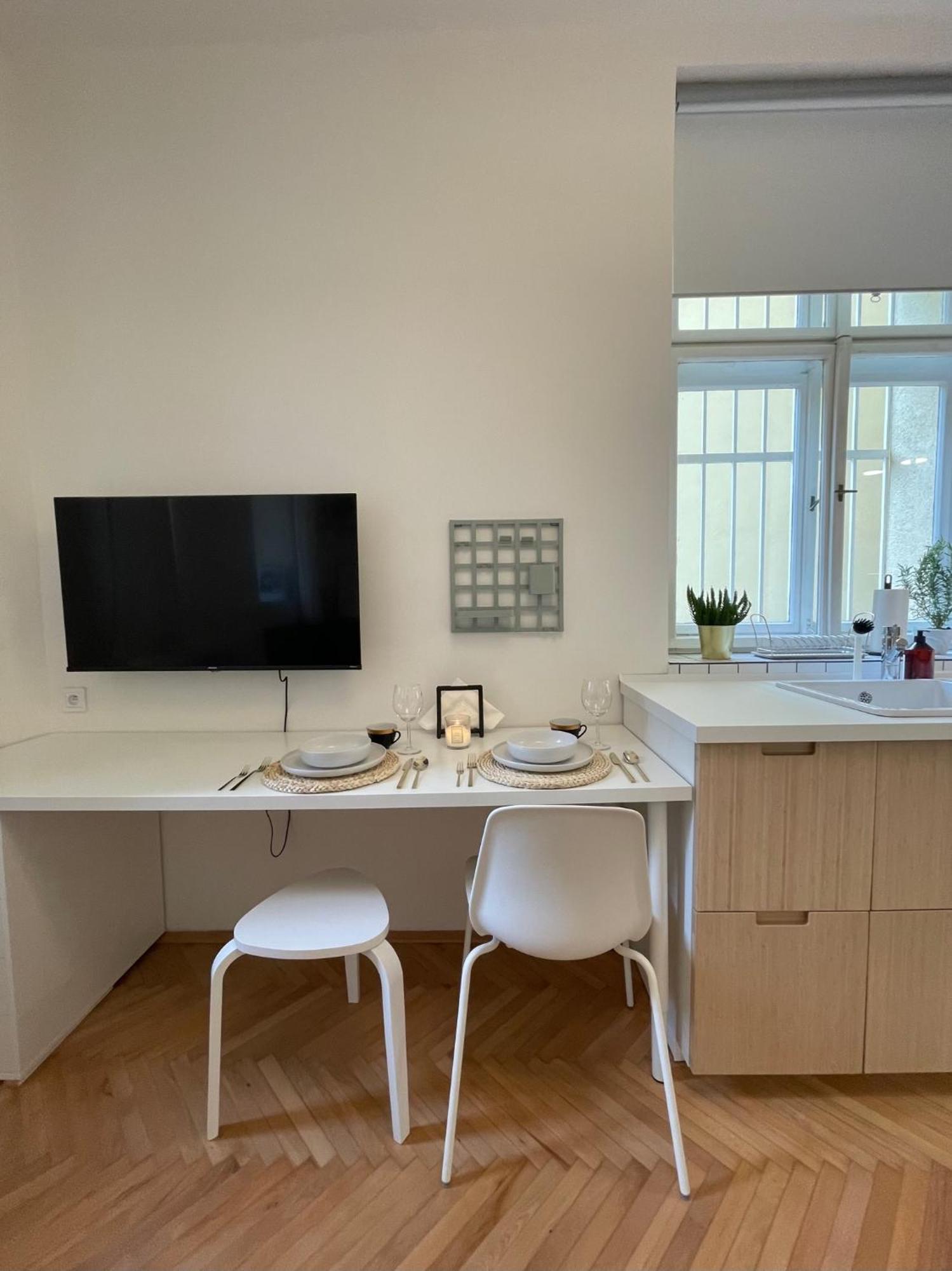 Urban Retreat I Modern Boho Apartments In Lovely Letna District - 10 Minutes From Old Town Prag Exterior foto